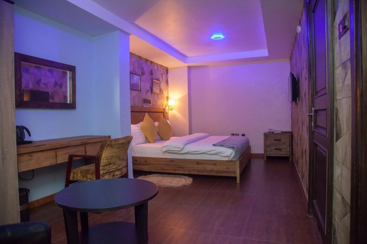 Villa Toscana Hotel And Suits Лагос Экстерьер фото